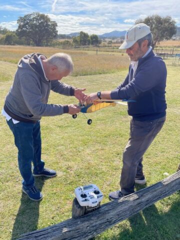 Glen and Allan trying to get Allan’s small Tomboy up and running … so near and yet so far!